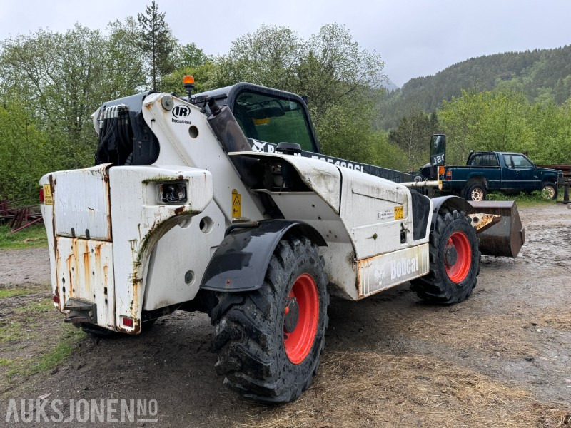 2005 Bobcat T35120SL Teleskoptruck / Teleskoplaster - 4x4x4 - avvatringssylinder - Støttelabber - Hydraulisk redskapslås - Jibb - Skuffe - 2 stk pallegafler - 텔레스코픽 핸들러 : 사진 4 2005 Bobcat T35120SL Teleskoptruck / Teleskoplaster - 4x4x4 - avvatringssylinder - Støttelabber - Hydraulisk redskapslås - Jibb - Skuffe - 2 stk pallegafler - 텔레스코픽 핸들러 : 사진 4