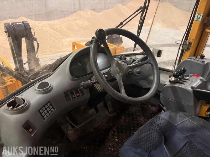 휠 로더 2006 Volvo L120E HJULLASTER M/STOR SNØSKUFF SENTRALSMØRING 3.FUNKSJON. : 사진 18 휠 로더 2006 Volvo L120E HJULLASTER M/STOR SNØSKUFF SENTRALSMØRING 3.FUNKSJON. : 사진 18