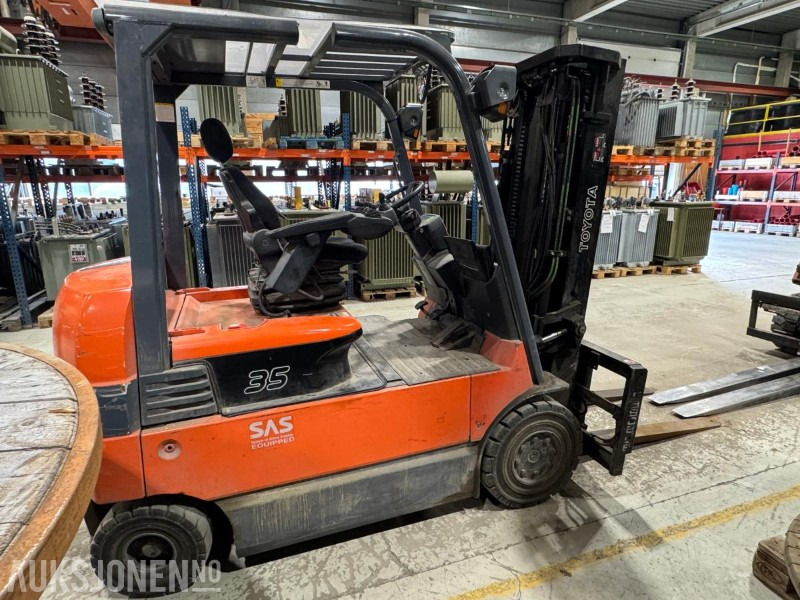 2007 Toyota batteritruck med 2820 kg løftekapasitet - 자재 취급 장비 : 사진 4 2007 Toyota batteritruck med 2820 kg løftekapasitet - 자재 취급 장비 : 사진 4