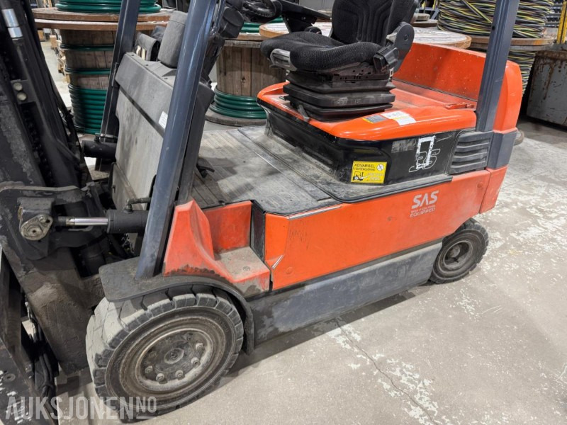 2007 Toyota batteritruck med 2820 kg løftekapasitet - 자재 취급 장비 : 사진 2 2007 Toyota batteritruck med 2820 kg løftekapasitet - 자재 취급 장비 : 사진 2