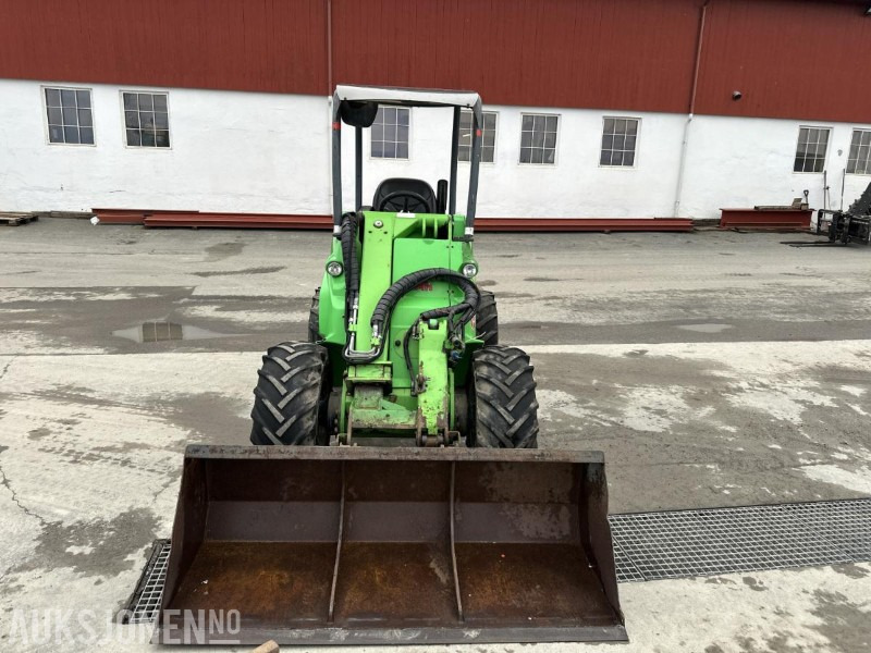 2009 AVANT 750 MINILASTER | 2 SKUFFER | AVANT 1500 KOST | PALLEGAFLER | 3267 TIMER - 스키드 스티어 로더 : 사진 3 2009 AVANT 750 MINILASTER | 2 SKUFFER | AVANT 1500 KOST | PALLEGAFLER | 3267 TIMER - 스키드 스티어 로더 : 사진 3