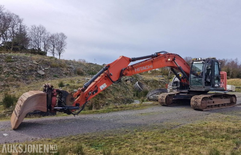 2009 Hitachi ZX225USLC-3 Beltegraver m/GPS/Rototilt med klype/Pusseskuffe, 12800 timer - 굴착기 : 사진 2 2009 Hitachi ZX225USLC-3 Beltegraver m/GPS/Rototilt med klype/Pusseskuffe, 12800 timer - 굴착기 : 사진 2