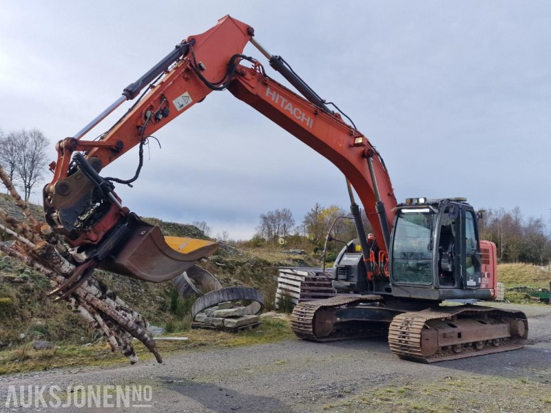 2009 Hitachi ZX225USLC-3 Beltegraver m/GPS/Rototilt med klype/Pusseskuffe, 12800 timer - 굴착기 : 사진 1 2009 Hitachi ZX225USLC-3 Beltegraver m/GPS/Rototilt med klype/Pusseskuffe, 12800 timer - 굴착기 : 사진 1
