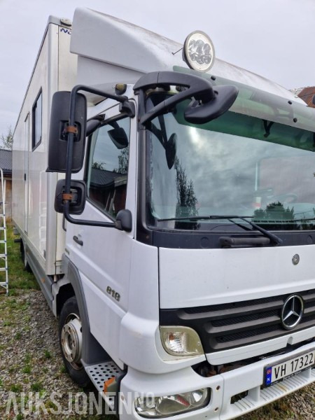2009 Mercedes-Benz ATEGO 818L todelt skap Bodel Hengerfeste - 박스 트럭 : 사진 2 2009 Mercedes-Benz ATEGO 818L todelt skap Bodel Hengerfeste - 박스 트럭 : 사진 2