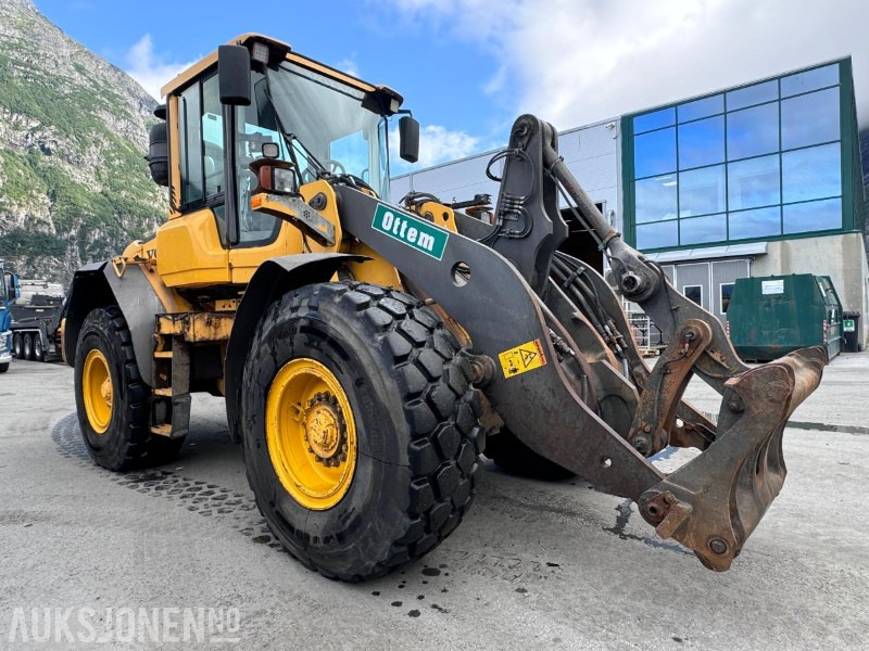 2009 Volvo L90F Hjullaster - Spakstyring - 2,3 m3 grusskuffe - Vekt - Sentralsmøring - 휠 로더 : 사진 3 2009 Volvo L90F Hjullaster - Spakstyring - 2,3 m3 grusskuffe - Vekt - Sentralsmøring - 휠 로더 : 사진 3