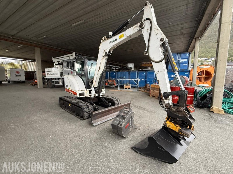 2010 Bobcat 341G Gravemaskin - 2 Skuffer - Engcon tiltrotator - Sertifisert - 6129T - 굴착기 : 사진 5 2010 Bobcat 341G Gravemaskin - 2 Skuffer - Engcon tiltrotator - Sertifisert - 6129T - 굴착기 : 사진 5