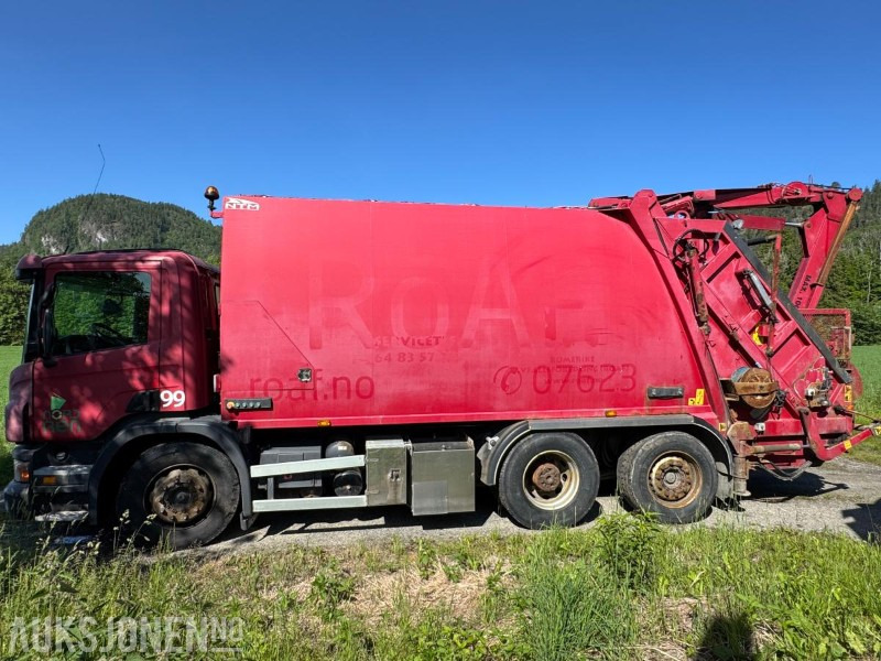 2010 Scania P-serie komprimatorbil med kran / Nylig EU-godkjent - 쓰레기차 : 사진 2 2010 Scania P-serie komprimatorbil med kran / Nylig EU-godkjent - 쓰레기차 : 사진 2