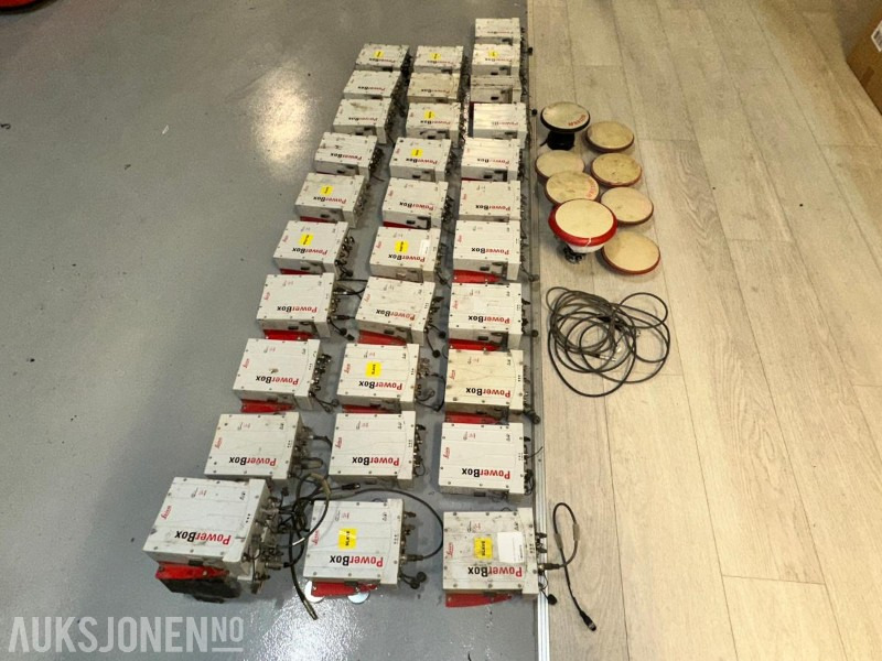 2011 32 stk Leica PowerBox GNSS-mottakere med 8 antenner - 부착물 건설기계 용 : 사진 3 2011 32 stk Leica PowerBox GNSS-mottakere med 8 antenner - 부착물 건설기계 용 : 사진 3