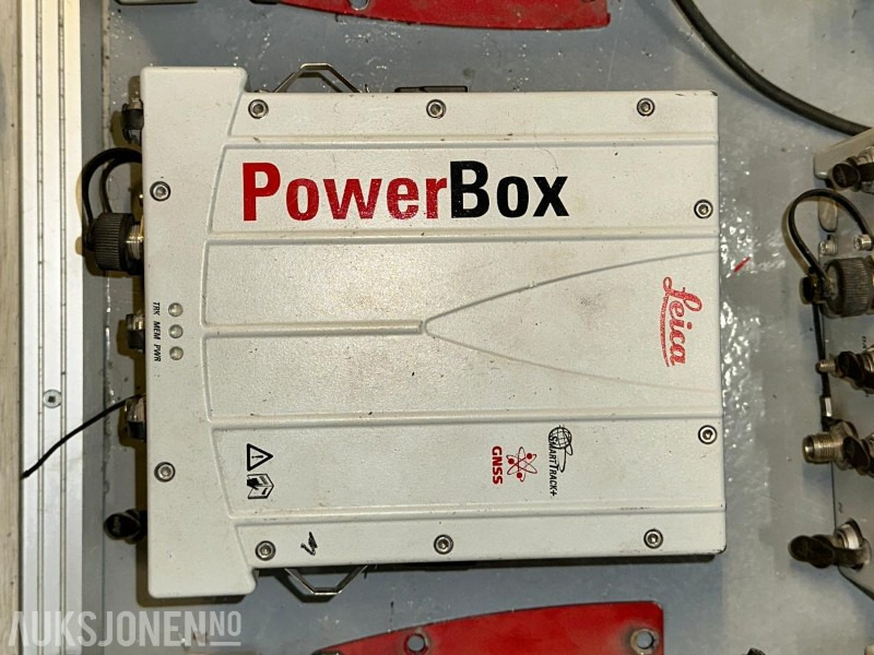 2011 32 stk Leica PowerBox GNSS-mottakere med 8 antenner - 부착물 건설기계 용 : 사진 4 2011 32 stk Leica PowerBox GNSS-mottakere med 8 antenner - 부착물 건설기계 용 : 사진 4