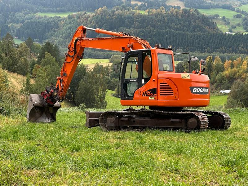 2011 Doosan DX140LCR gravemaskin - Rotortilt- 2 skuffer - 굴착기 : 사진 3 2011 Doosan DX140LCR gravemaskin - Rotortilt- 2 skuffer - 굴착기 : 사진 3