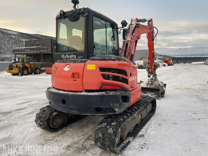 미니 굴삭기 2012 Kubota KX057-4 Gravemaskin med tiltrotator, tre skuffer, kun 4408 timer : 사진 6 미니 굴삭기 2012 Kubota KX057-4 Gravemaskin med tiltrotator, tre skuffer, kun 4408 timer : 사진 6