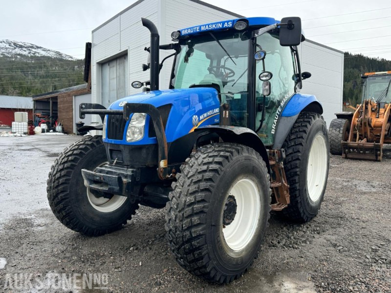2013 New Holland T6.160 - Frontlaster - 1 skuffe - Triangel og toppstag - TRI piggdekk og landbruksdekk - 장궤형 트랙터 : 사진 1 2013 New Holland T6.160 - Frontlaster - 1 skuffe - Triangel og toppstag - TRI piggdekk og landbruksdekk - 장궤형 트랙터 : 사진 1