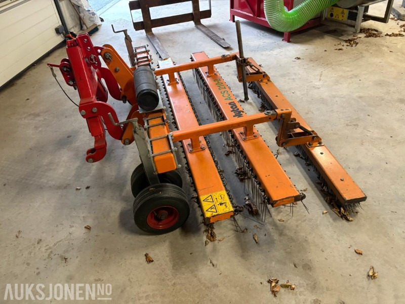 2013 Polytan ACS 210-2 kunstgresspleieaggregat,vedlikeholdsverktøy for kunstgressbaner - 농업용 기계 : 사진 3 2013 Polytan ACS 210-2 kunstgresspleieaggregat,vedlikeholdsverktøy for kunstgressbaner - 농업용 기계 : 사진 3