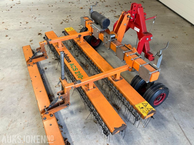 2013 Polytan ACS 210-2 kunstgresspleieaggregat,vedlikeholdsverktøy for kunstgressbaner - 농업용 기계 : 사진 5 2013 Polytan ACS 210-2 kunstgresspleieaggregat,vedlikeholdsverktøy for kunstgressbaner - 농업용 기계 : 사진 5