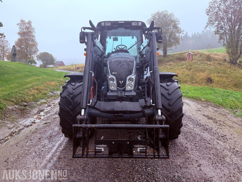 2013 Valtra N143 Direct med fronthydraulikk og kraftuttak(PTO) - Nylig EU godkjent - 장궤형 트랙터 : 사진 5 2013 Valtra N143 Direct med fronthydraulikk og kraftuttak(PTO) - Nylig EU godkjent - 장궤형 트랙터 : 사진 5
