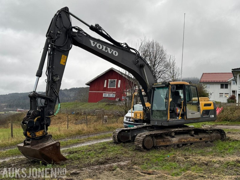 2013 Volvo EC220DL gravemaskin med 2 skuffer / Tiltrotator - 굴착기 : 사진 1 2013 Volvo EC220DL gravemaskin med 2 skuffer / Tiltrotator - 굴착기 : 사진 1