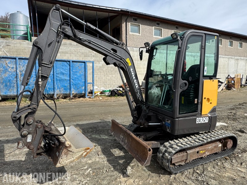 2013 Volvo ECR25D gravemaskin med 3 skuffer - 미니 굴삭기 : 사진 1 2013 Volvo ECR25D gravemaskin med 3 skuffer - 미니 굴삭기 : 사진 1