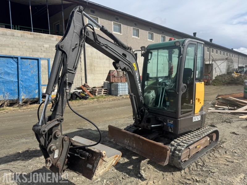 2013 Volvo ECR25D gravemaskin med 3 skuffer - 미니 굴삭기 : 사진 4 2013 Volvo ECR25D gravemaskin med 3 skuffer - 미니 굴삭기 : 사진 4