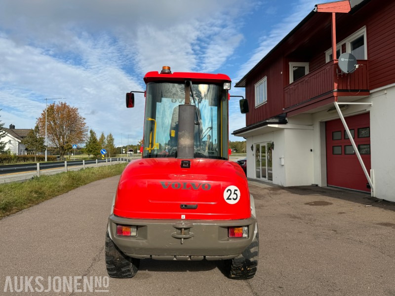 2013 Volvo L30B-Z7X Hjullaster - 6650kg - Ryggekamera - Universalskuff - Pallegafler - 휠 로더 : 사진 4 2013 Volvo L30B-Z7X Hjullaster - 6650kg - Ryggekamera - Universalskuff - Pallegafler - 휠 로더 : 사진 4
