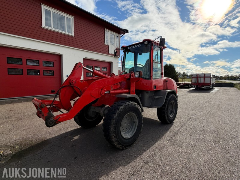 2013 Volvo L30B-Z7X Hjullaster - 6650kg - Ryggekamera - Universalskuff - Pallegafler - 휠 로더 : 사진 1 2013 Volvo L30B-Z7X Hjullaster - 6650kg - Ryggekamera - Universalskuff - Pallegafler - 휠 로더 : 사진 1