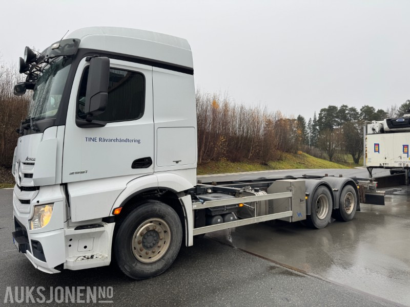 2015 Mercedes-Benz Actros container chassis LAV KM - 컨테이너 운반 장치/ 스와프 보디 트럭 : 사진 2 2015 Mercedes-Benz Actros container chassis LAV KM - 컨테이너 운반 장치/ 스와프 보디 트럭 : 사진 2