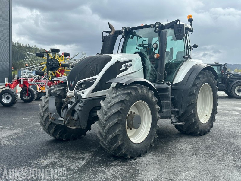 2015 Valtra T214D Versu Direct - Front Hydr. - EU OK 2027 - 50 km/t - 장궤형 트랙터 : 사진 1 2015 Valtra T214D Versu Direct - Front Hydr. - EU OK 2027 - 50 km/t - 장궤형 트랙터 : 사진 1