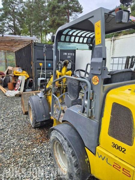 2015 Wacker Neuson WL 25 hjullaster med kost og skuff - 스키드 스티어 로더 : 사진 2 2015 Wacker Neuson WL 25 hjullaster med kost og skuff - 스키드 스티어 로더 : 사진 2