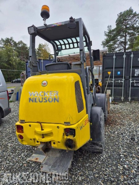 2015 Wacker Neuson WL 25 hjullaster med kost og skuff - 스키드 스티어 로더 : 사진 3 2015 Wacker Neuson WL 25 hjullaster med kost og skuff - 스키드 스티어 로더 : 사진 3