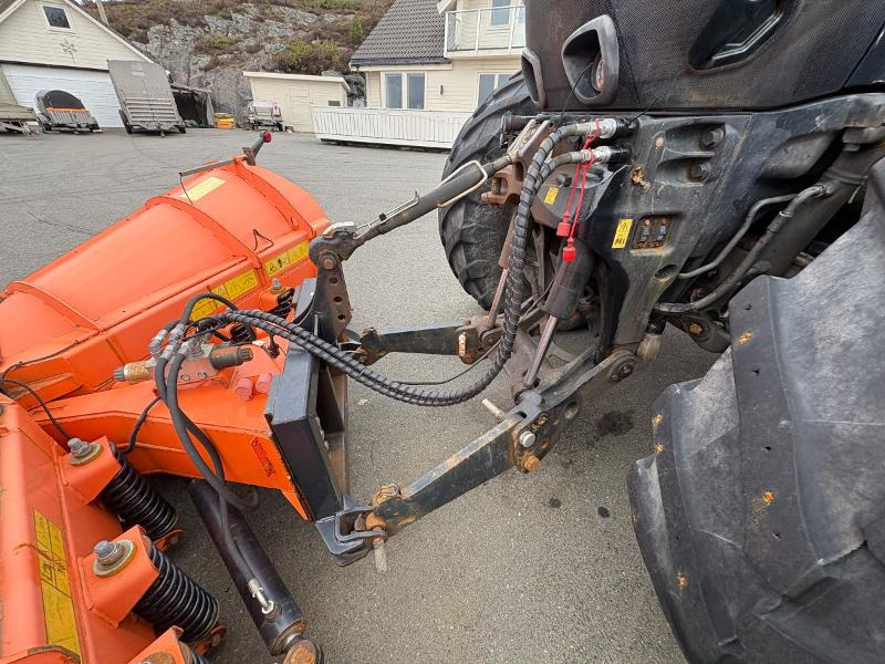 2016 mod CASE IH Optum 300CVX med Pronar PUV-3300M V-plog og Kupper Weiser strøkasse - 장궤형 트랙터 : 사진 5 2016 mod CASE IH Optum 300CVX med Pronar PUV-3300M V-plog og Kupper Weiser strøkasse - 장궤형 트랙터 : 사진 5