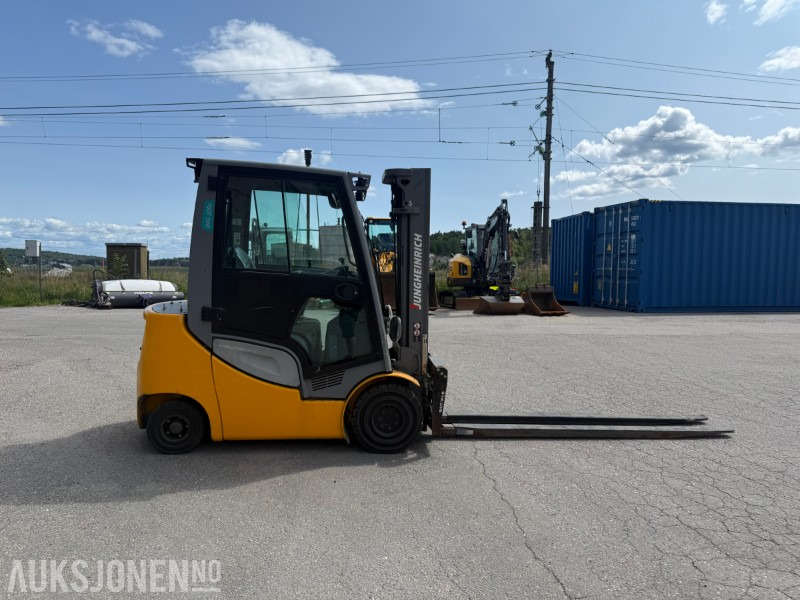 2017 Jungheinrich DFG 320S dieseldrevet motvektstruck med gaffelforlengere - 자재 취급 장비 : 사진 2 2017 Jungheinrich DFG 320S dieseldrevet motvektstruck med gaffelforlengere - 자재 취급 장비 : 사진 2