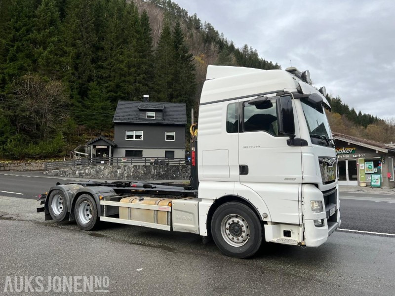 2017 MAN TGX 650 krokløft - KUN 130 000 km - 21 tonn kapasitet på krok - 후크 리프트 트럭 : 사진 3 2017 MAN TGX 650 krokløft - KUN 130 000 km - 21 tonn kapasitet på krok - 후크 리프트 트럭 : 사진 3