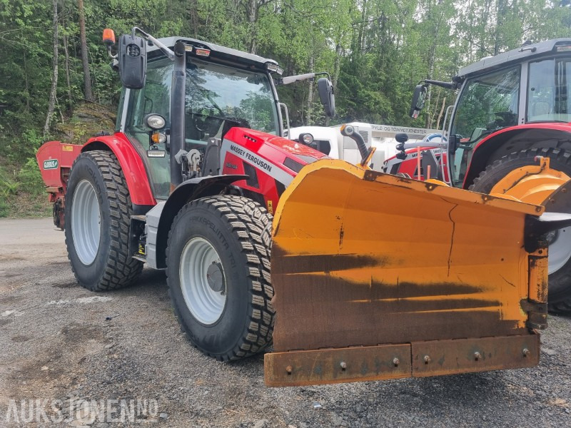 2022 Massey Ferguson 5S.145 traktor med Strøkasse og V-plog - 장궤형 트랙터 : 사진 3 2022 Massey Ferguson 5S.145 traktor med Strøkasse og V-plog - 장궤형 트랙터 : 사진 3