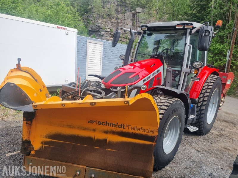 2022 Massey Ferguson 5S.145 traktor med Strøkasse og V-plog - 장궤형 트랙터 : 사진 2 2022 Massey Ferguson 5S.145 traktor med Strøkasse og V-plog - 장궤형 트랙터 : 사진 2