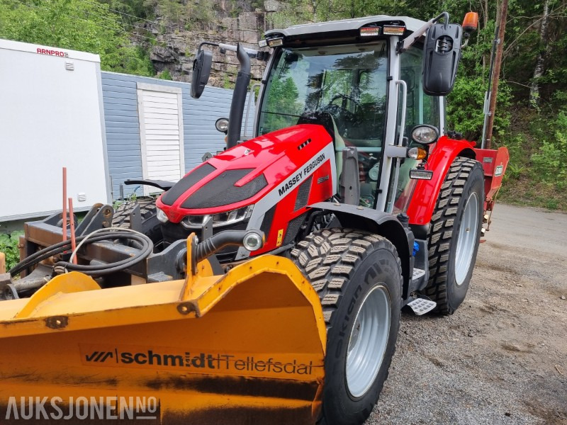 2022 Massey Ferguson 5S.145 traktor med Strøkasse og V-plog - 장궤형 트랙터 : 사진 4 2022 Massey Ferguson 5S.145 traktor med Strøkasse og V-plog - 장궤형 트랙터 : 사진 4