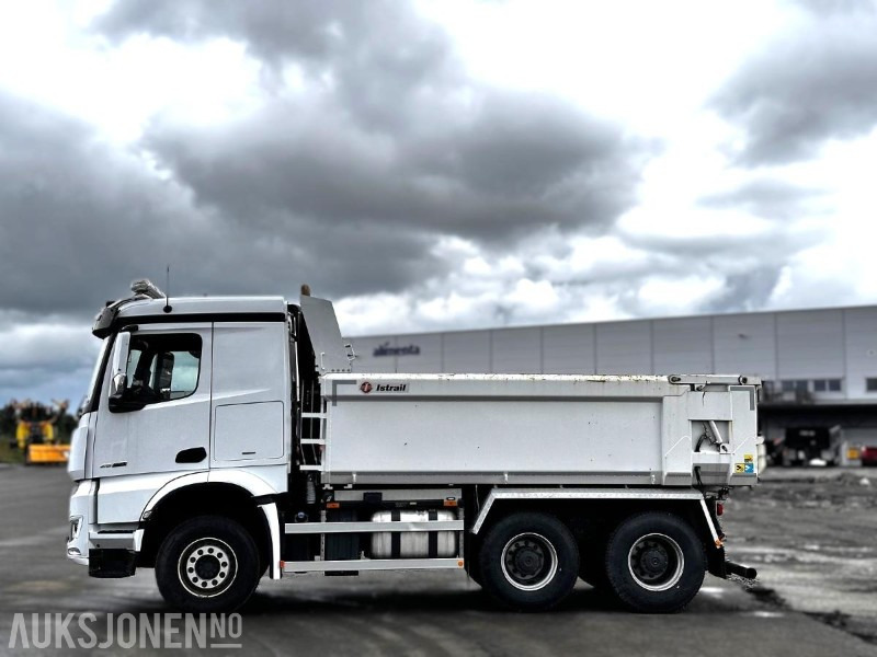2023 Mercedes-Benz Arocs tippbil m/ Istrail tippkasse – 53 374 km - 덤프트럭 : 사진 2 2023 Mercedes-Benz Arocs tippbil m/ Istrail tippkasse – 53 374 km - 덤프트럭 : 사진 2