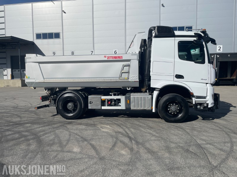 2024 Mercedes-Benz Arocs 1842 4x4 Kombibil m/brøyteopplegg – Kun 13 000 km - Som NY! - 덤프트럭 : 사진 3 2024 Mercedes-Benz Arocs 1842 4x4 Kombibil m/brøyteopplegg – Kun 13 000 km - Som NY! - 덤프트럭 : 사진 3