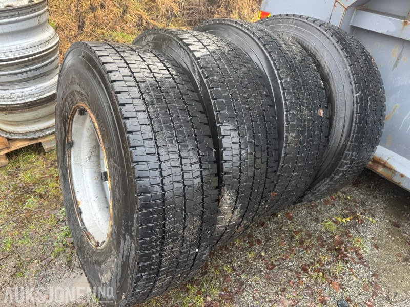 4 stk lastebilhjul 315 80R22,5 3PMSF merket og 8 stk felger - 트럭 : 사진 1 4 stk lastebilhjul 315 80R22,5 3PMSF merket og 8 stk felger - 트럭 : 사진 1