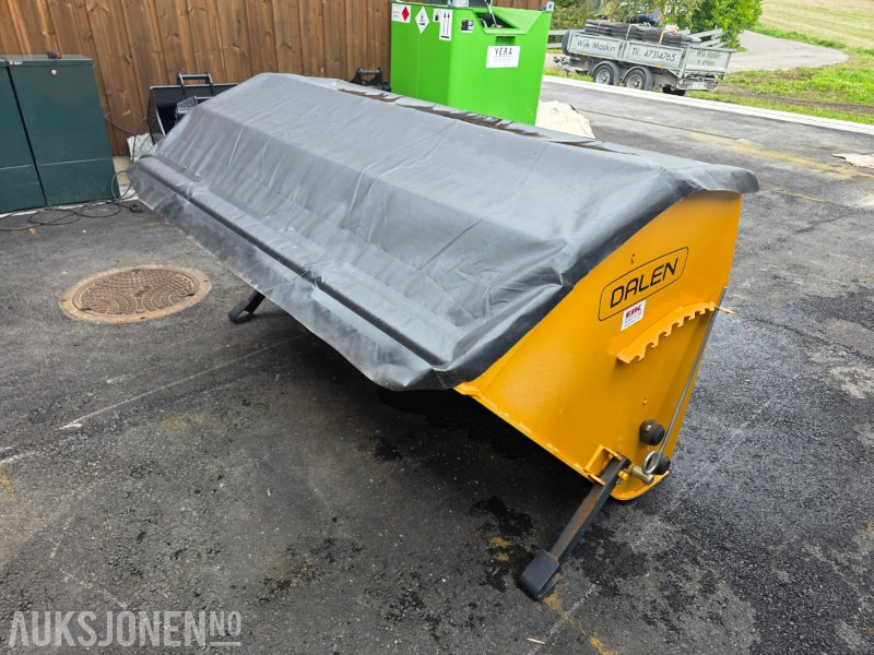 Dalen 2034-U sandstrøer - Hydraulisk - 2 meter strøbredde - 1300 liter - 건설장비 : 사진 1 Dalen 2034-U sandstrøer - Hydraulisk - 2 meter strøbredde - 1300 liter - 건설장비 : 사진 1