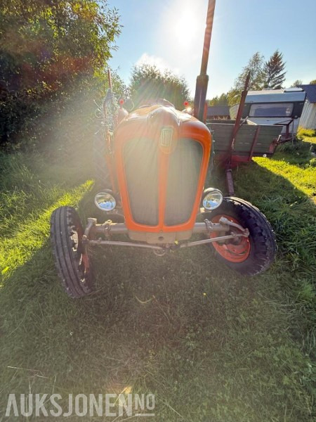 Fiat 411r med bakmontert skjær og frontlaster - 장궤형 트랙터 : 사진 2 Fiat 411r med bakmontert skjær og frontlaster - 장궤형 트랙터 : 사진 2