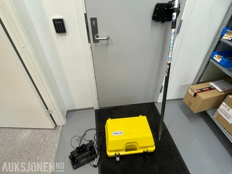GEOMAX ZENITH40 GNSS SMART ANTENNE MED PANASONIC FELT-PC - 건설장비 : 사진 1 GEOMAX ZENITH40 GNSS SMART ANTENNE MED PANASONIC FELT-PC - 건설장비 : 사진 1