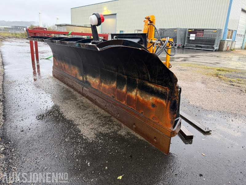 Gradmeko Plog med Markeringslys, Paralellogram og Fjærbelastet slitestål - 트럭 : 사진 1 Gradmeko Plog med Markeringslys, Paralellogram og Fjærbelastet slitestål - 트럭 : 사진 1