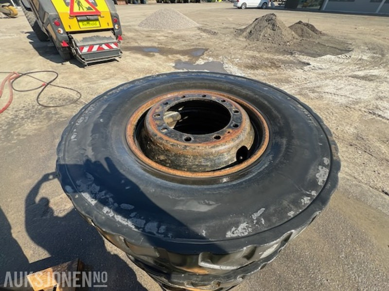 Hjulgraver dekk 8 komplette 4 ekstra felger - 건설장비 : 사진 5 Hjulgraver dekk 8 komplette 4 ekstra felger - 건설장비 : 사진 5