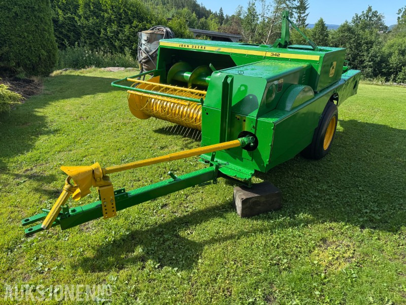 John Deere 342 Småballepresse - 장궤형 트랙터 : 사진 1 John Deere 342 Småballepresse - 장궤형 트랙터 : 사진 1