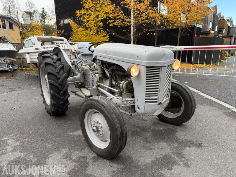 Massey Ferguson Gråtass - 장궤형 트랙터 : 사진 3 Massey Ferguson Gråtass - 장궤형 트랙터 : 사진 3