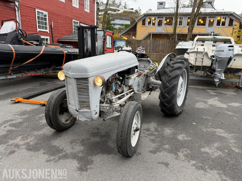 Massey Ferguson Gråtass - 장궤형 트랙터 : 사진 1 Massey Ferguson Gråtass - 장궤형 트랙터 : 사진 1