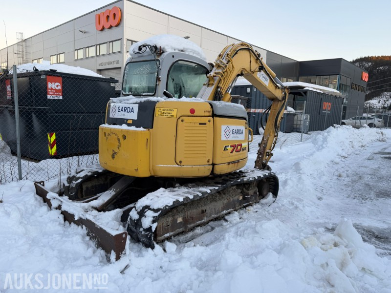 New Holland Kobelco E70SR-1ES – 2007-modell – 7,6 tonns korthekk beltegraver - Rotortilt - 2 skuffer - 굴착기 : 사진 3 New Holland Kobelco E70SR-1ES – 2007-modell – 7,6 tonns korthekk beltegraver - Rotortilt - 2 skuffer - 굴착기 : 사진 3