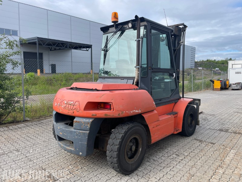 Toyota Tonero 5FD70 7T - 자재 취급 장비 : 사진 4 Toyota Tonero 5FD70 7T - 자재 취급 장비 : 사진 4