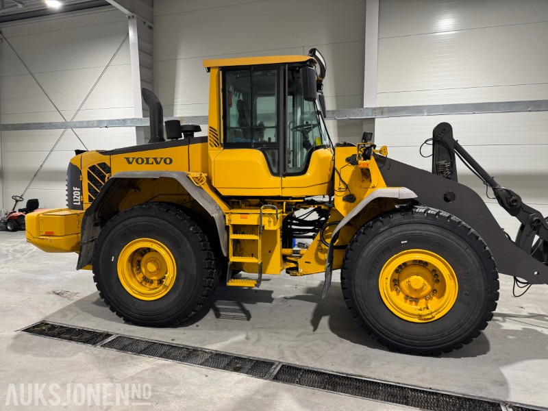 VOLVO L120F HJULLASTER MED SKUFFE, SENTRALSMØRING OG 2 SETT HJUL - 휠 로더 : 사진 5 VOLVO L120F HJULLASTER MED SKUFFE, SENTRALSMØRING OG 2 SETT HJUL - 휠 로더 : 사진 5