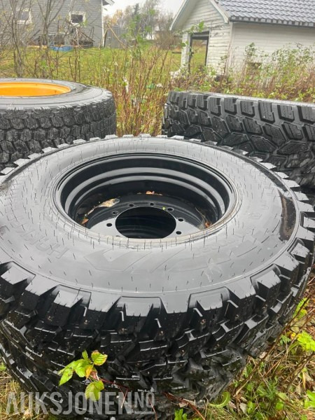 Vinter hjulsett Hakkapelitta tri 540/80R38 og 440/80R28 - 농업용 기계 : 사진 2 Vinter hjulsett Hakkapelitta tri 540/80R38 og 440/80R28 - 농업용 기계 : 사진 2