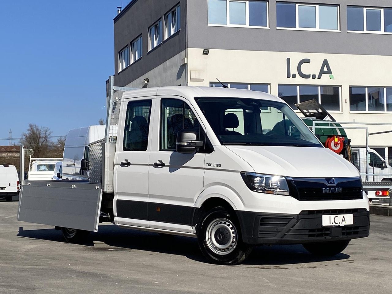MAN TGE 3.180 DOKA 1+6 3640MM | OFFENE PRITSCHE + ALU KOFFER AUF DER PRITSCHE - 플랫베드 밴 : 사진 4 MAN TGE 3.180 DOKA 1+6 3640MM | OFFENE PRITSCHE + ALU KOFFER AUF DER PRITSCHE - 플랫베드 밴 : 사진 4